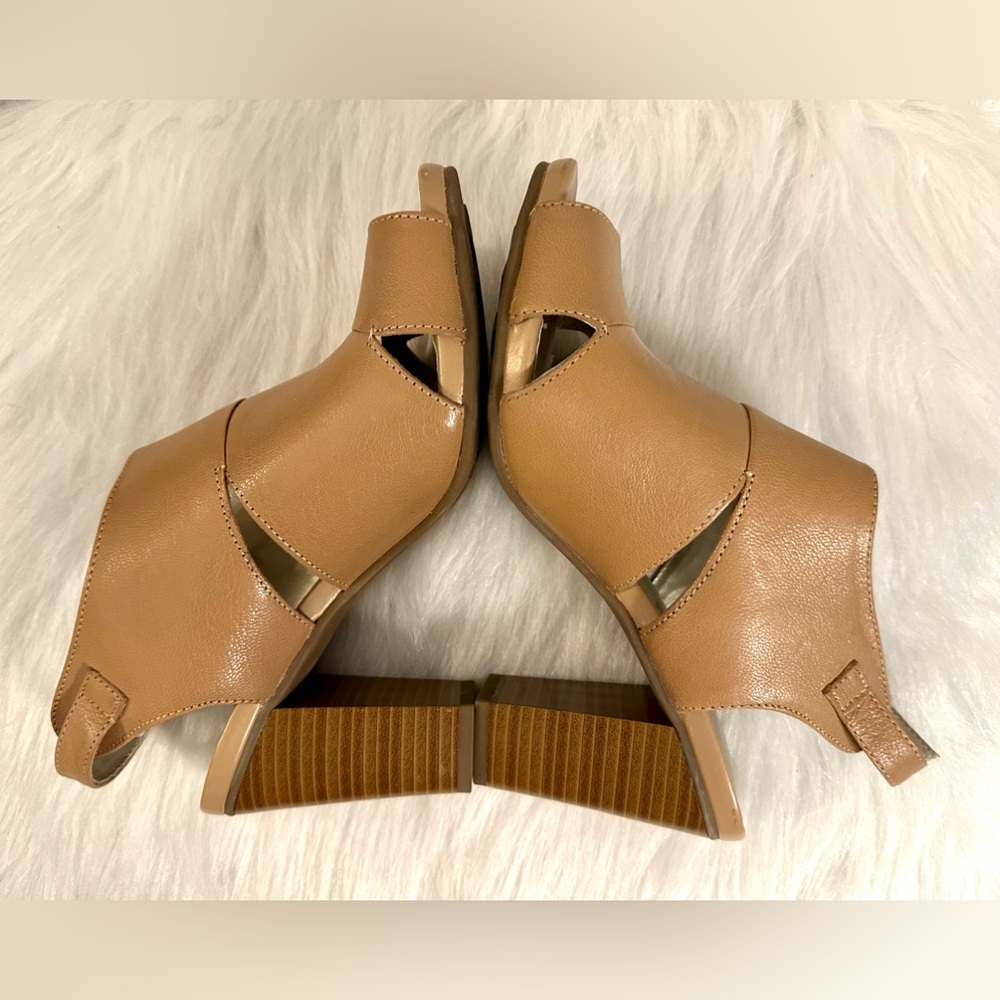 White Mountain Women’s Leather Cutout Sandal Tan Size 7.5 8 EUC - Picture 5 of 8